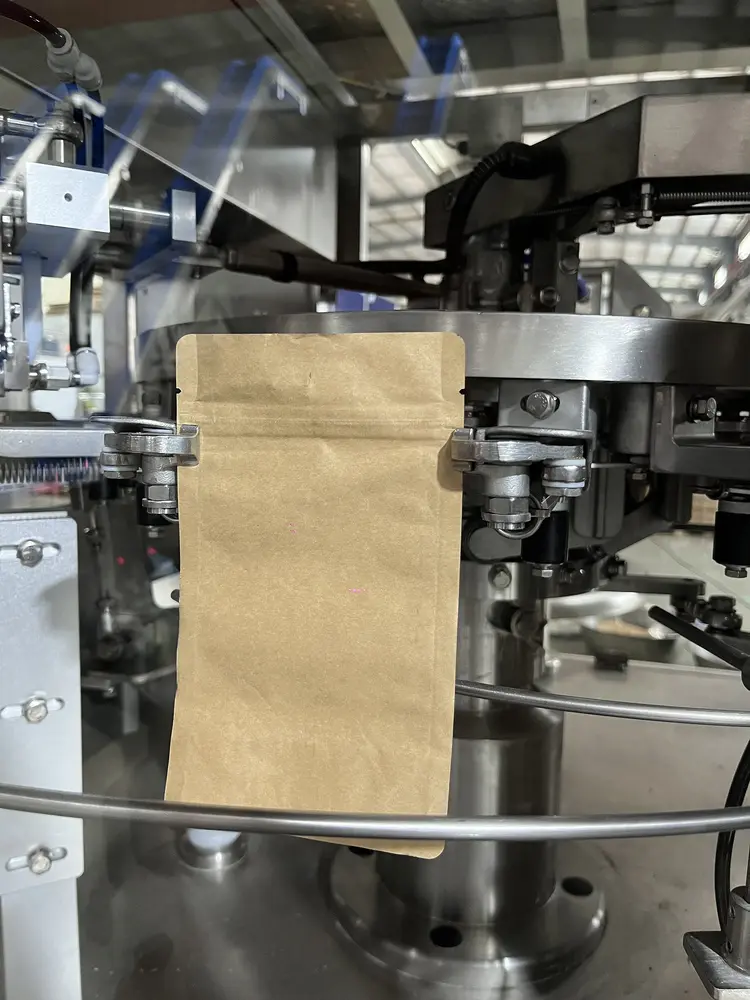 Stroj Dojpack pro kusové suroviny